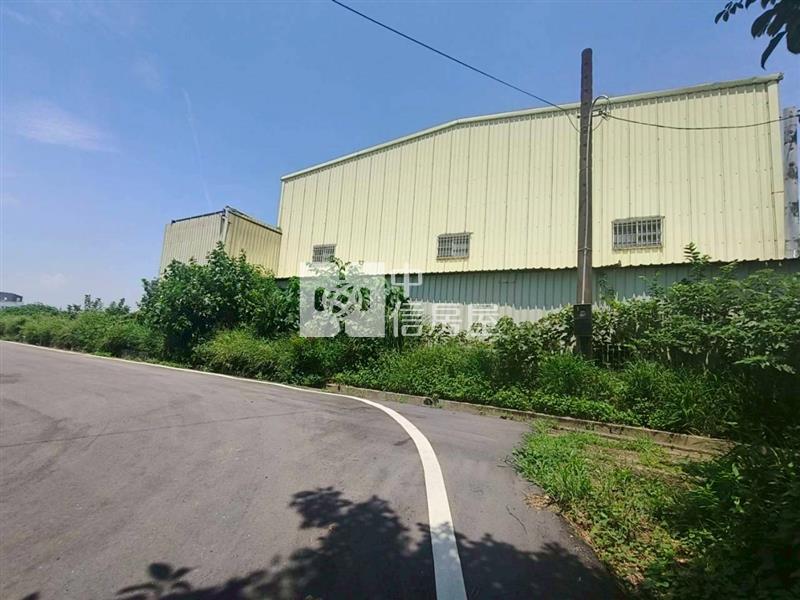 新坡草漯雙面臨路買地送鐵皮屋房屋室內格局與周邊環境