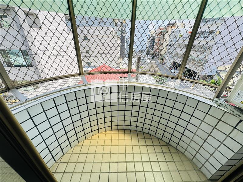 水湳經貿旁三房休旅車位房屋室內格局與周邊環境