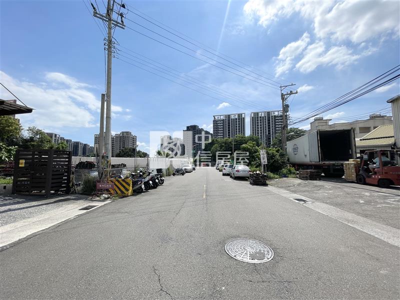 鼎川優閣三房平車房屋室內格局與周邊環境