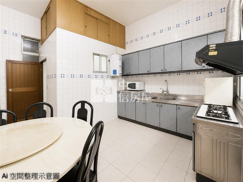 中華路黃金店住車庫透天房屋室內格局與周邊環境
