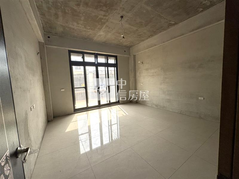 忠貞大面寬電梯店住房屋室內格局與周邊環境