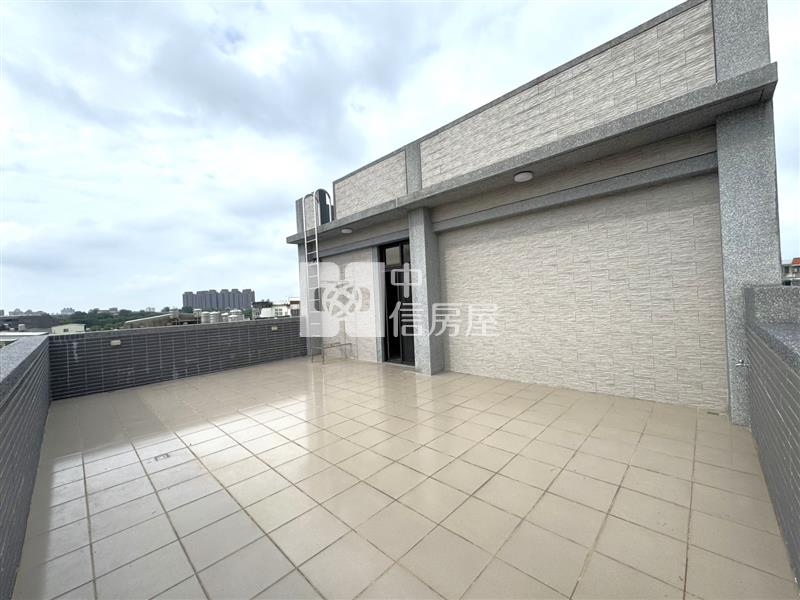 忠貞大面寬電梯店住房屋室內格局與周邊環境