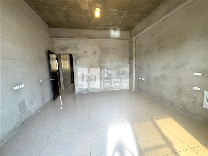 忠貞大面寬電梯店住房屋室內格局與周邊環境