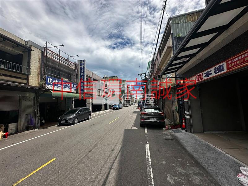 忠貞大面寬電梯店住房屋室內格局與周邊環境