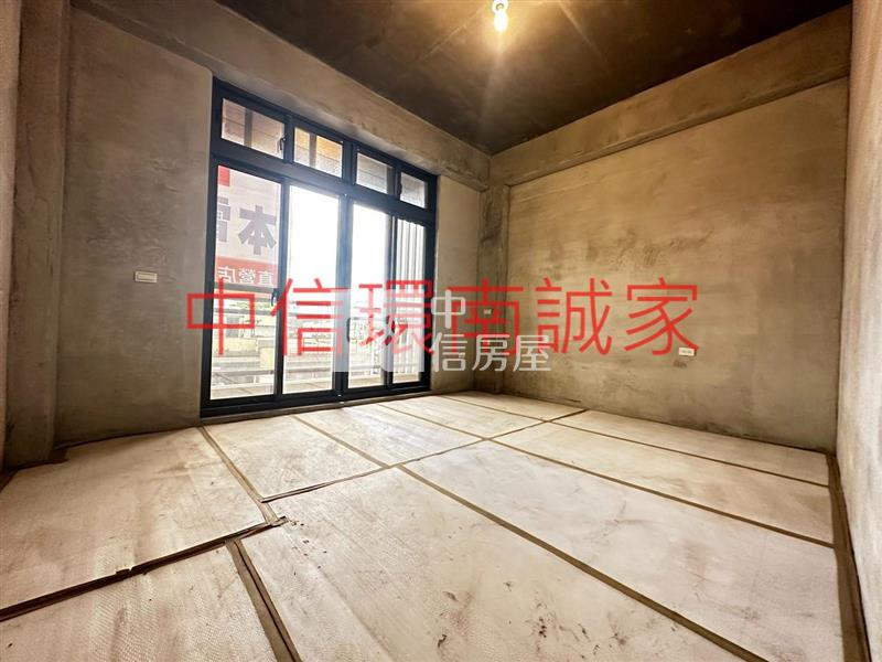 忠貞大面寬電梯店住房屋室內格局與周邊環境