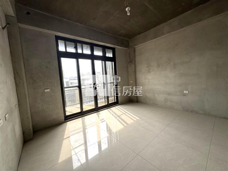 忠貞大面寬電梯店住房屋室內格局與周邊環境