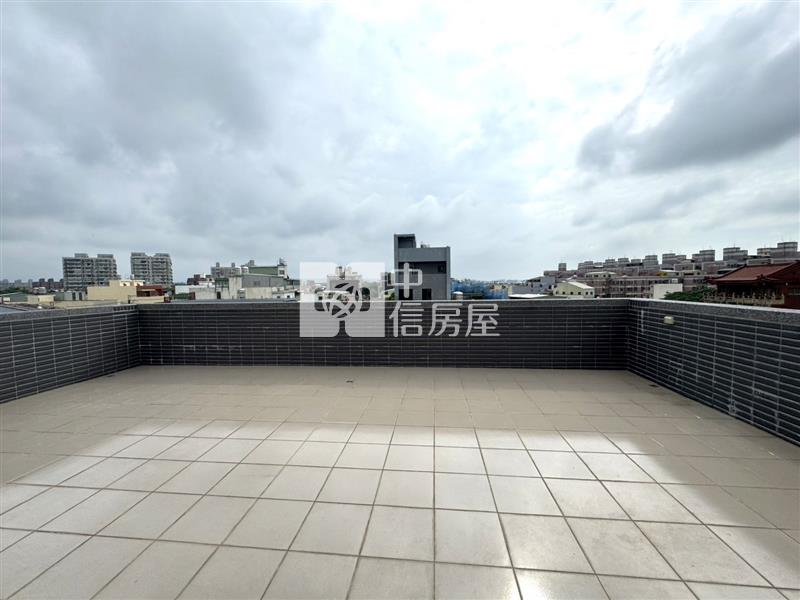 忠貞大面寬電梯店住房屋室內格局與周邊環境