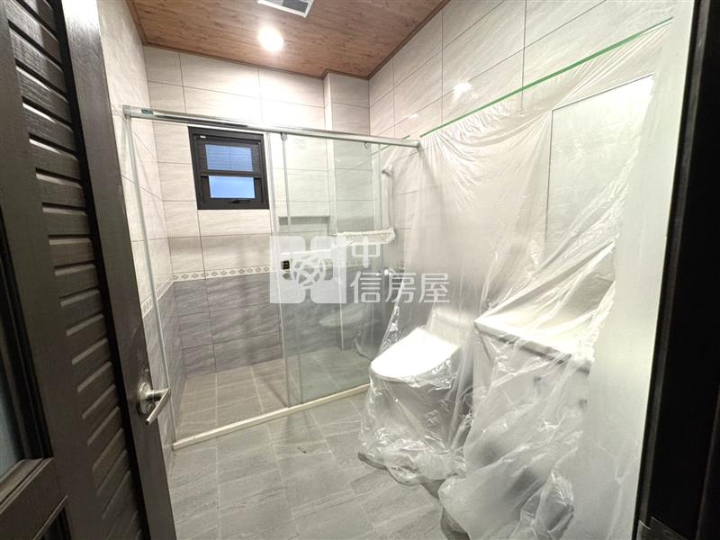忠貞大面寬電梯店住房屋室內格局與周邊環境
