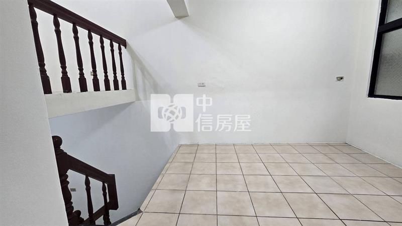 內壢火車站重疊別墅一,二樓(中信卓越團隊)房屋室內格局與周邊環境