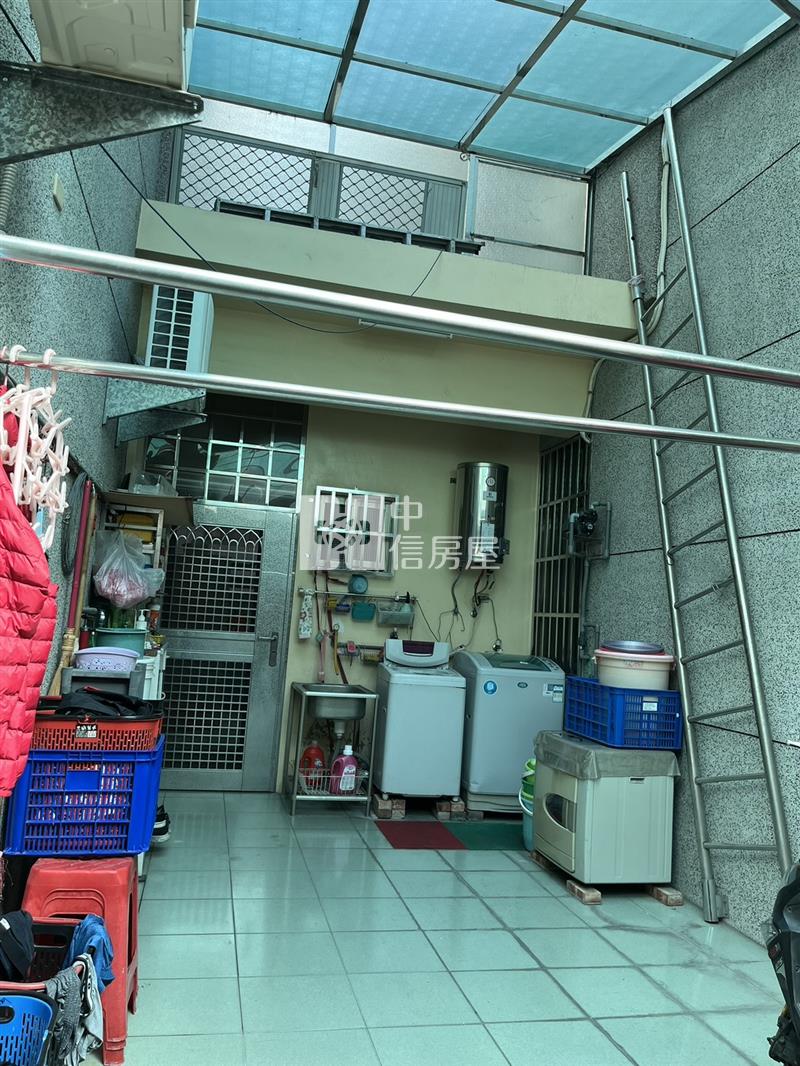 鳳山國中捷運旁52坪大地坪大別墅房屋室內格局與周邊環境