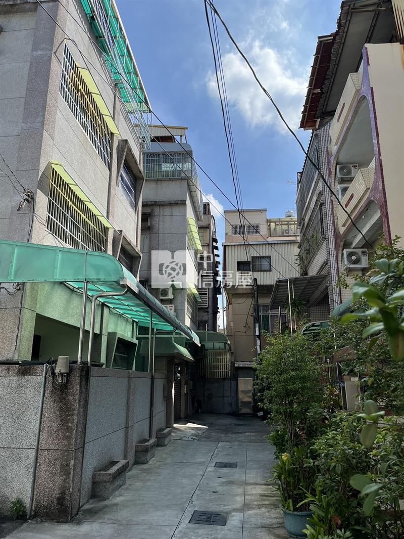 鳳山國中捷運旁52坪大地坪大別墅房屋室內格局與周邊環境