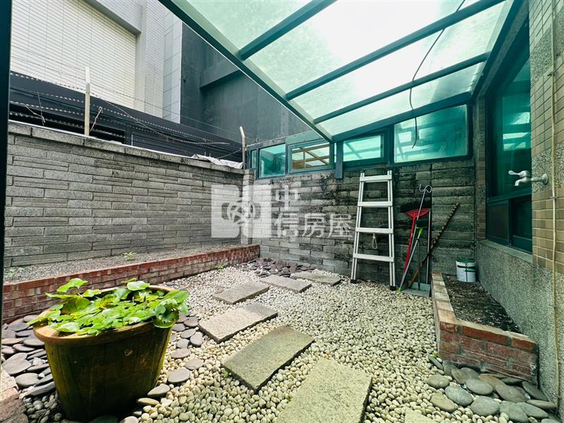 中科邊間別墅房屋室內格局與周邊環境