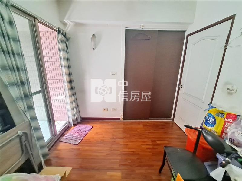 R8亞灣33樓高層收租美2房房屋室內格局與周邊環境