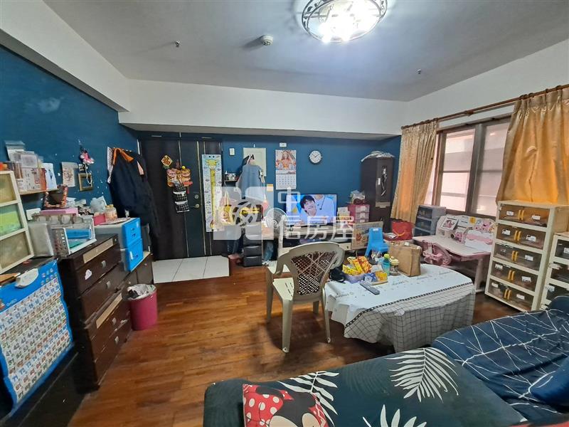 R8亞灣33樓高層收租美2房房屋室內格局與周邊環境