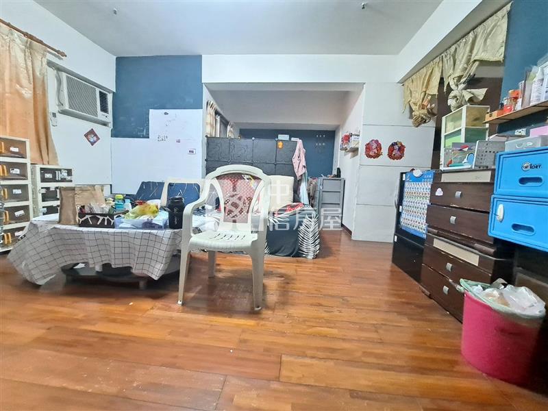 R8亞灣33樓高層收租美2房房屋室內格局與周邊環境