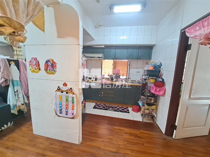 R8亞灣33樓高層收租美2房房屋室內格局與周邊環境
