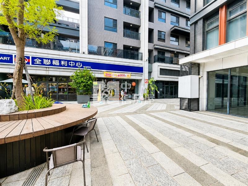康橋三面採光黃金店面房屋室內格局與周邊環境