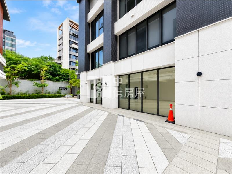 康橋三面採光黃金店面房屋室內格局與周邊環境