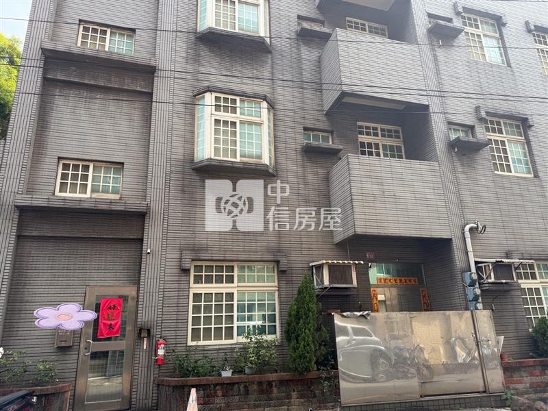 中壢後站稀有雙面路雙車庫大透天房屋室內格局與周邊環境
