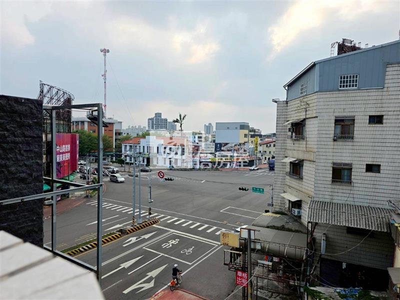 圓環熱鬧雙車透店房屋室內格局與周邊環境