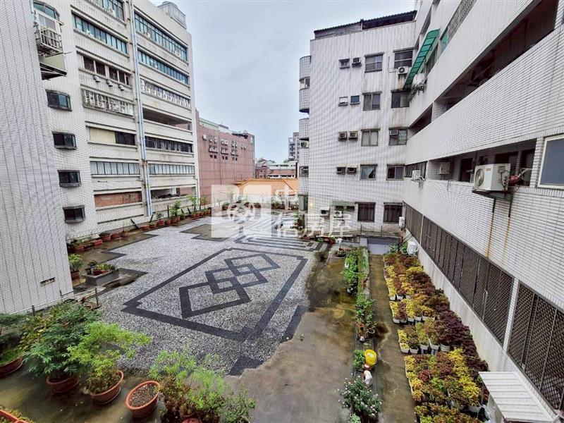 桃園正市區獨立陽台電梯套房房屋室內格局與周邊環境