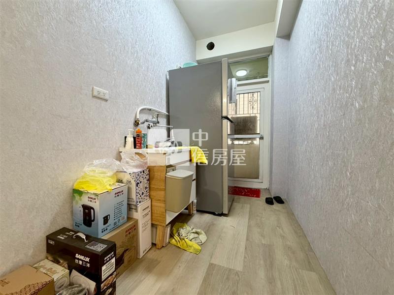 一中商圈低總價大三房質感美公寓房屋室內格局與周邊環境