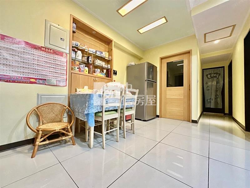 體育園區龍興國中2房+車位(租)房屋室內格局與周邊環境
