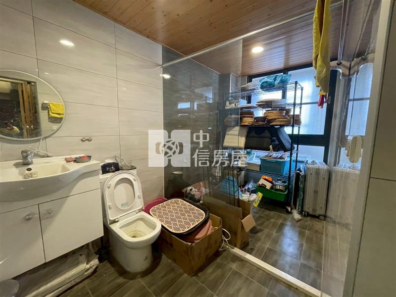 高雄楠梓右昌電梯店住房屋室內格局與周邊環境