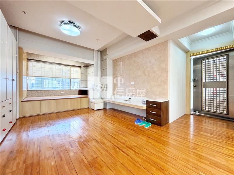 文心貴族三房平車房屋室內格局與周邊環境