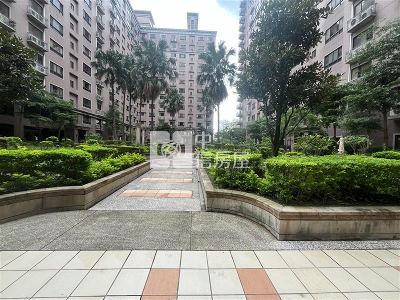 鄰近河堤步道景觀高樓層四房+平面車位房屋室內格局與周邊環境