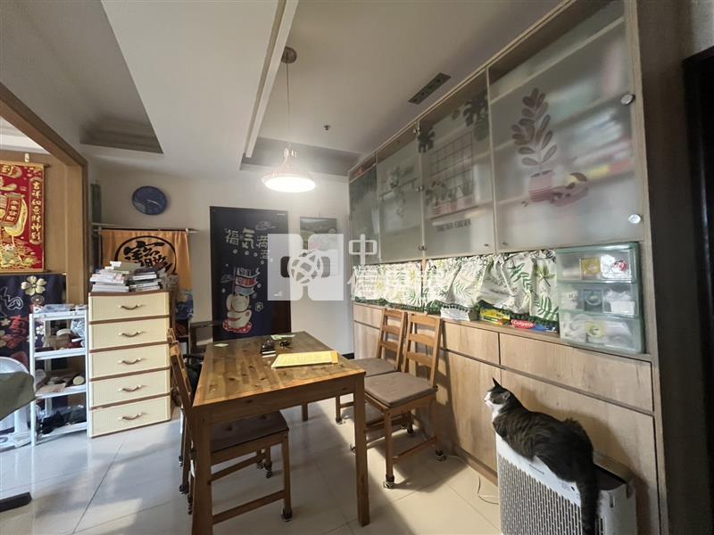 鄰近河堤步道景觀高樓層四房+平面車位房屋室內格局與周邊環境