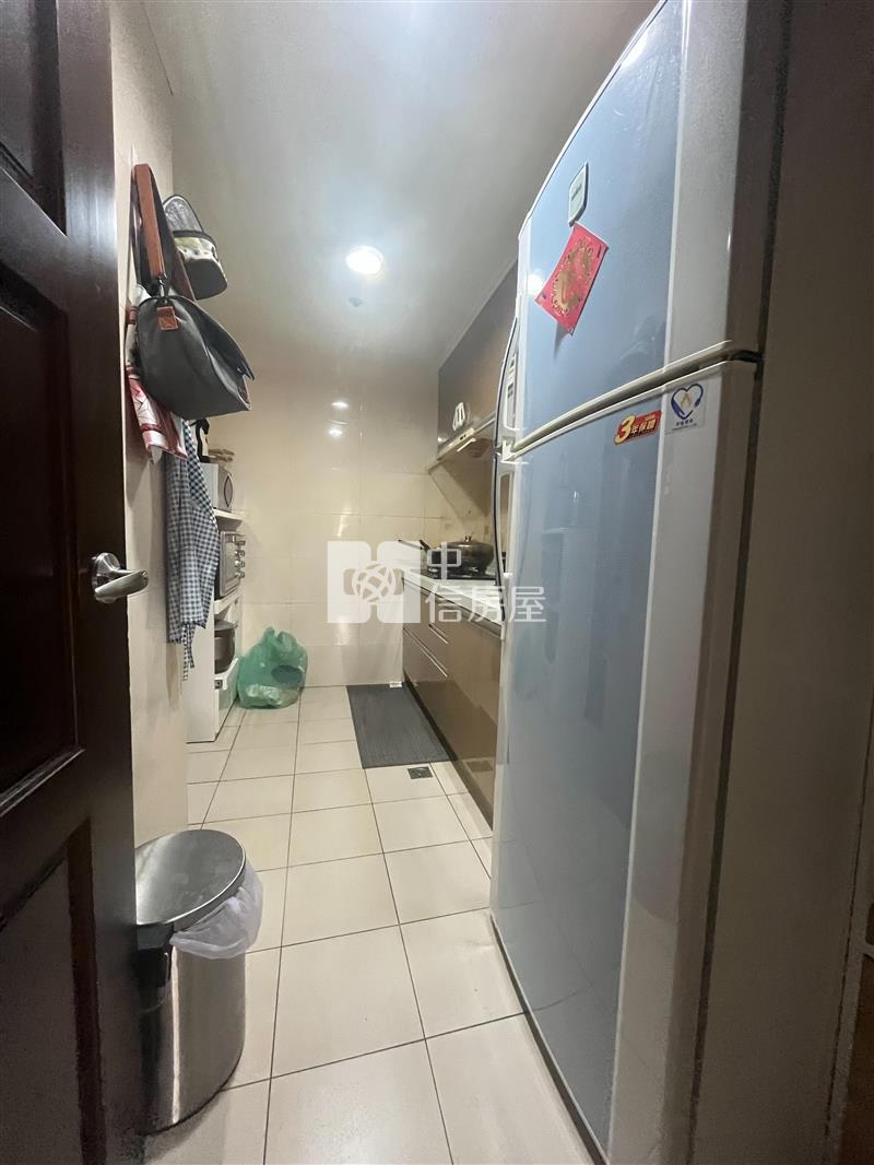 鄰近河堤步道景觀高樓層四房+平面車位房屋室內格局與周邊環境