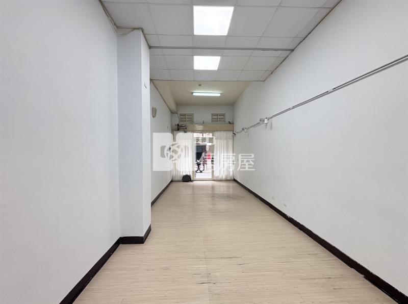 中壢體育園區黃金小店面房屋室內格局與周邊環境