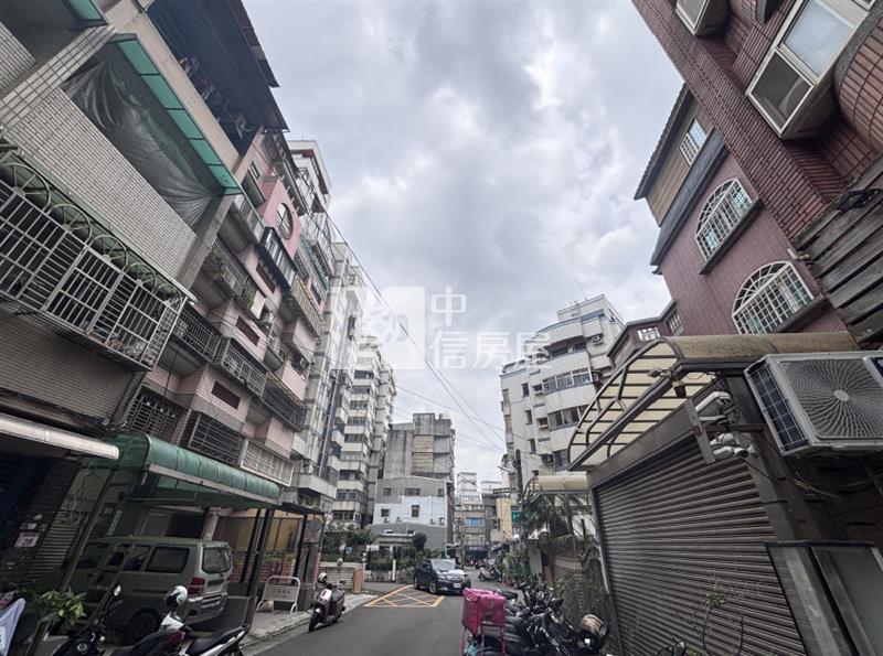 中壢體育園區黃金小店面房屋室內格局與周邊環境