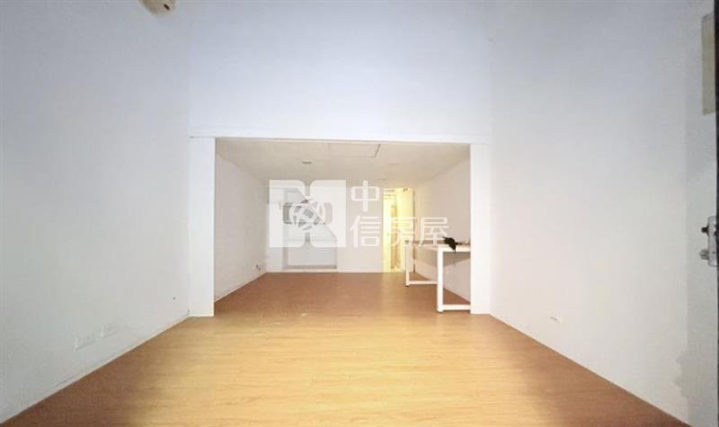 北屯陳平國小稀有低總價8米活路金店面房屋室內格局與周邊環境
