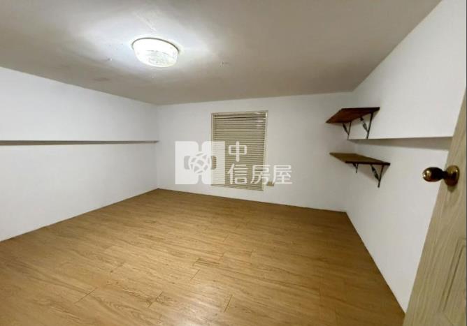 北屯陳平國小稀有低總價8米活路金店面房屋室內格局與周邊環境