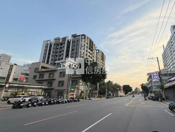 北屯陳平國小稀有低總價8米活路金店面房屋室內格局與周邊環境