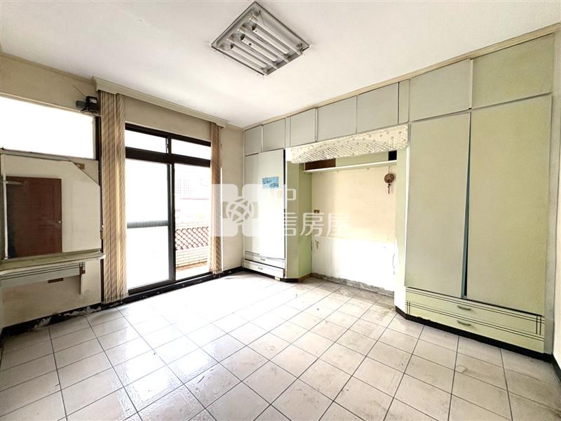 中壢林森國小面寬庭院別墅房屋室內格局與周邊環境