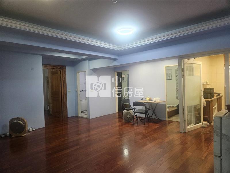 亞灣區戀戀英國美樓房屋室內格局與周邊環境