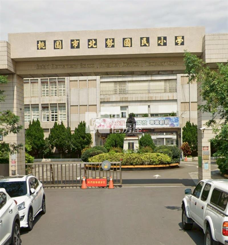 金陵路二段透天房屋室內格局與周邊環境