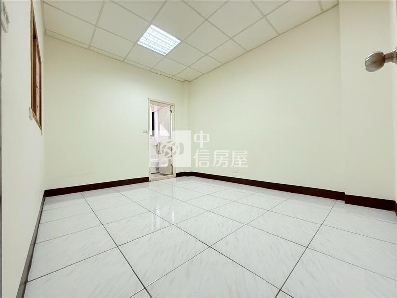 松竹臨路透天店住合一房屋室內格局與周邊環境