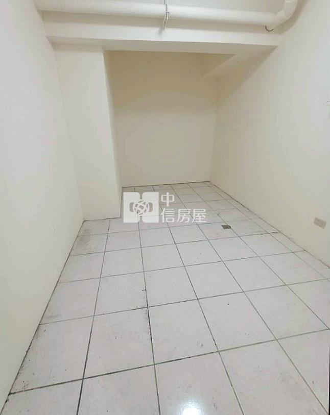 南區南平路樓店店住合一家地下室儲藏空間房屋室內格局與周邊環境