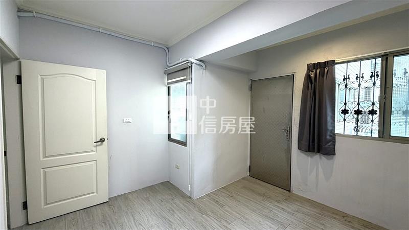 南區南平路樓店店住合一家地下室儲藏空間房屋室內格局與周邊環境
