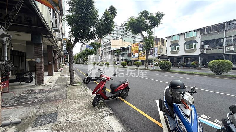 南區南平路樓店店住合一家地下室儲藏空間房屋室內格局與周邊環境