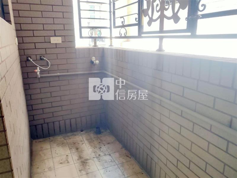 閱美館2房車位房屋室內格局與周邊環境