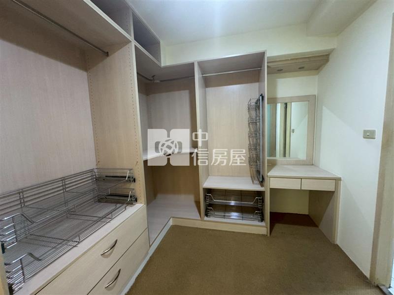 世紀宮廷大四房車房屋室內格局與周邊環境