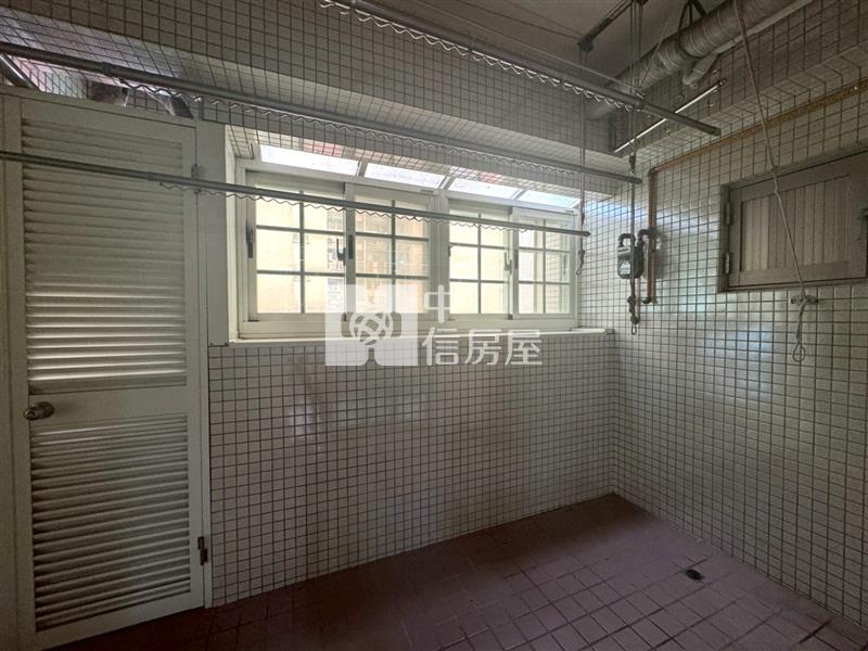 世紀宮廷大四房車房屋室內格局與周邊環境