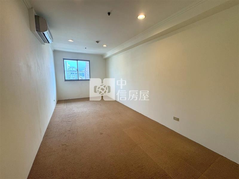 世紀宮廷大四房車房屋室內格局與周邊環境