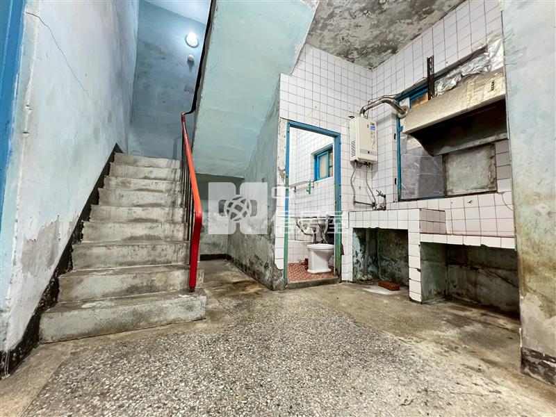 山子頂南豐路面寬透天房屋室內格局與周邊環境