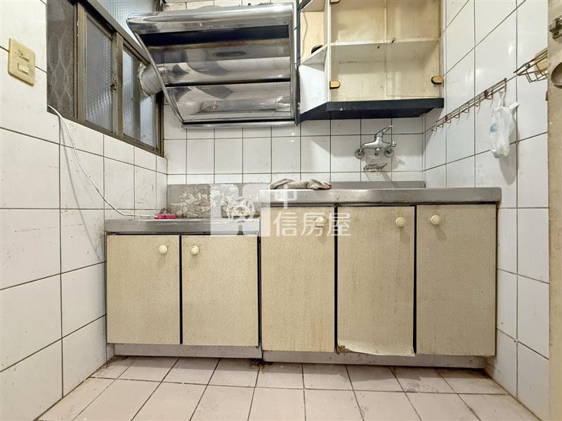 站前低總價原味二房華廈房屋室內格局與周邊環境